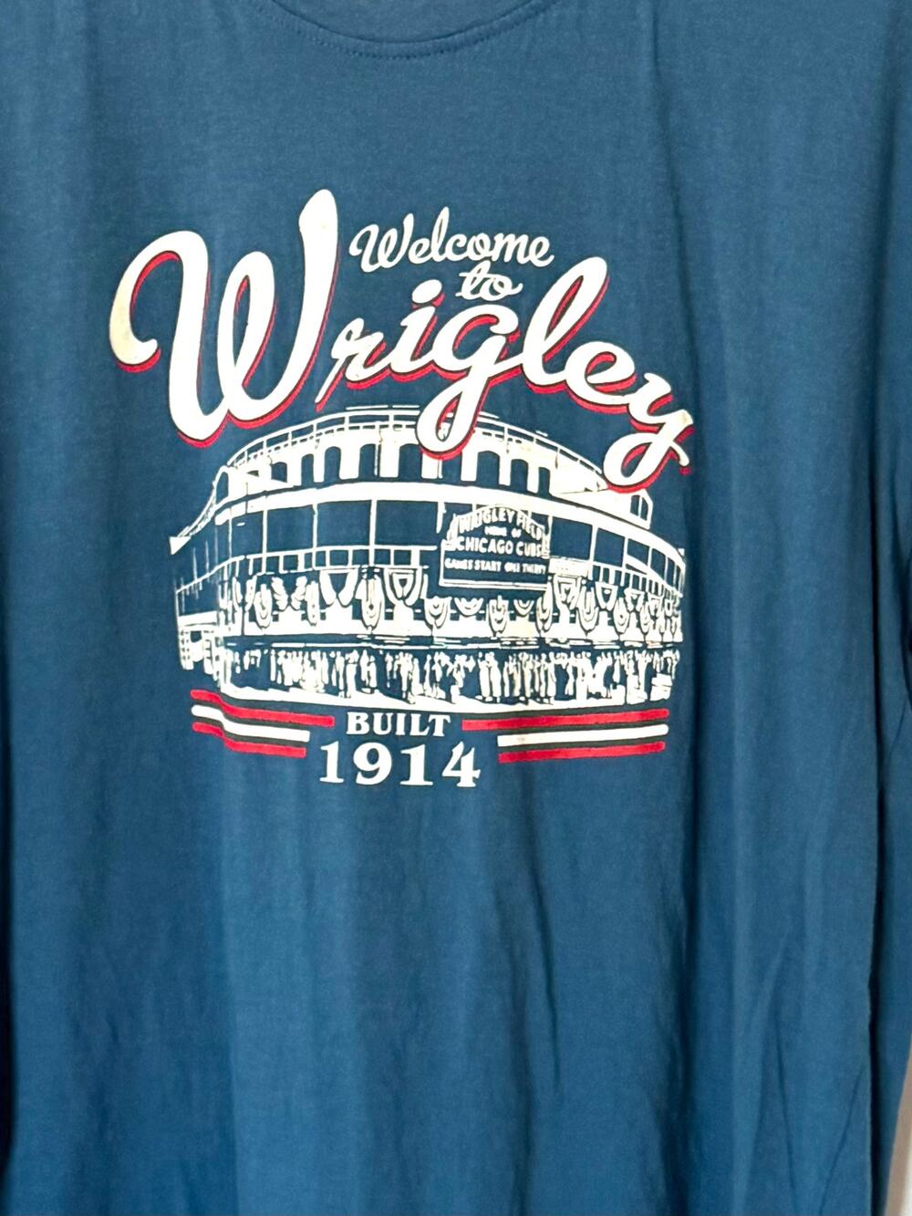Vintage Style Wrigley Field Chicago Cubs T-Shirt - Medium